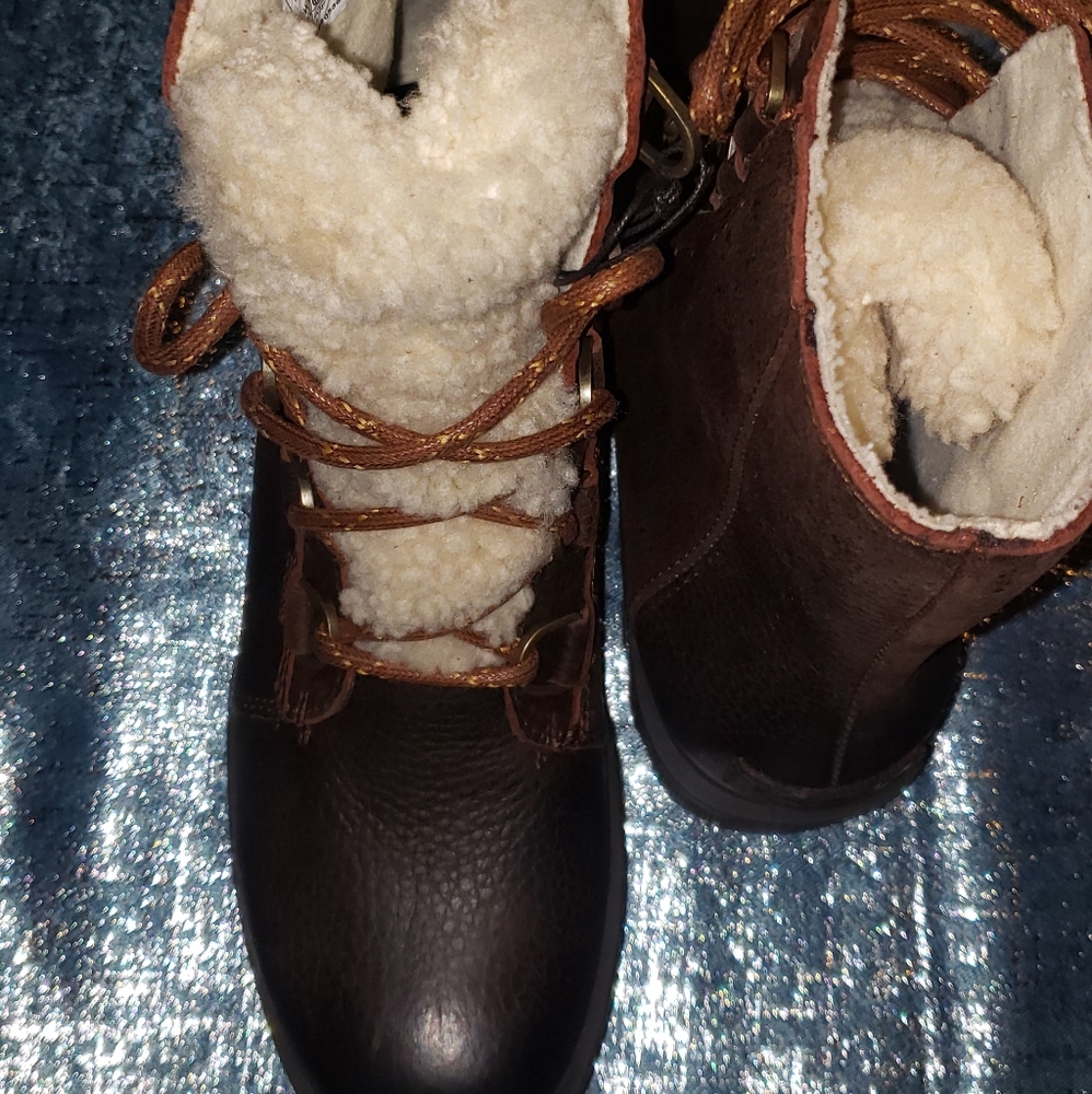 Sorel Boots - Picture 2 of 11